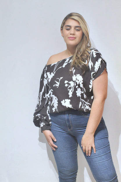 BLACKI Blouse asimétrica