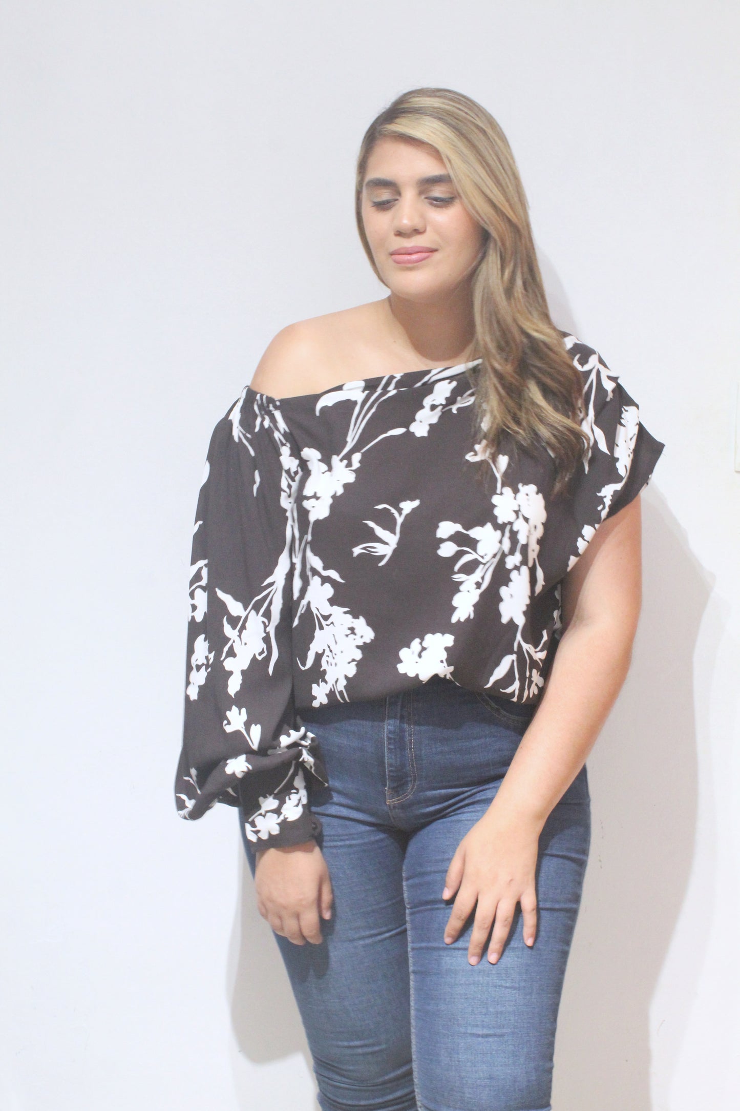 BLACKI Blouse asimétrica