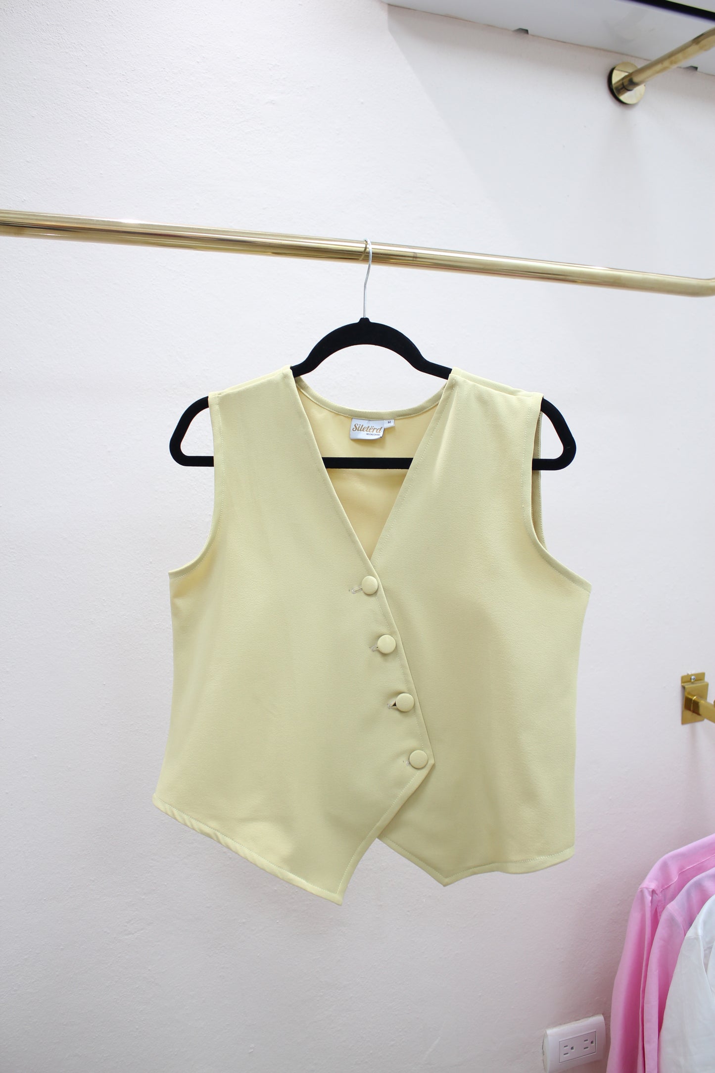 VEST amarillo pastel